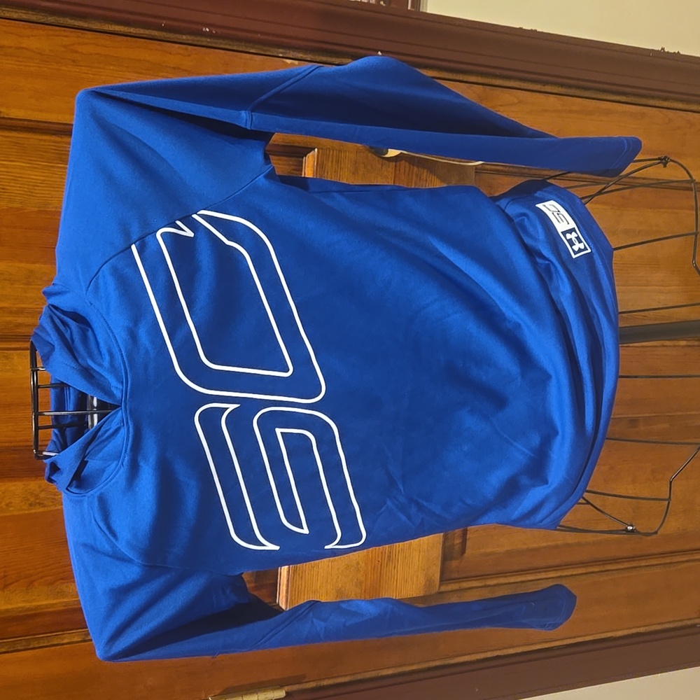 Underarmor youth pullover loose headgear shirt. Youth large.